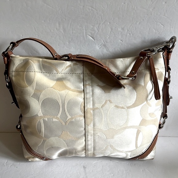 COACH Carly signature shoulder bag - Picture 2 of 11